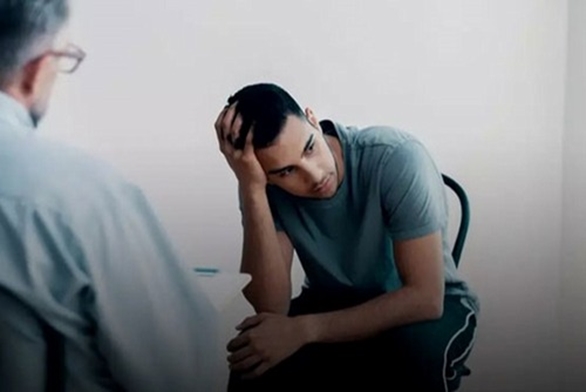 متخصص اعصاب و روان دانشگاه، حفظ امنیت، حفظ روابط اجتماعی و افزایش احساس کارآمدی را از مهمترین اصول کمک‌های اولیه روانشناختی (Psychological First Aid) در زمان بروز تروما برشمرد.